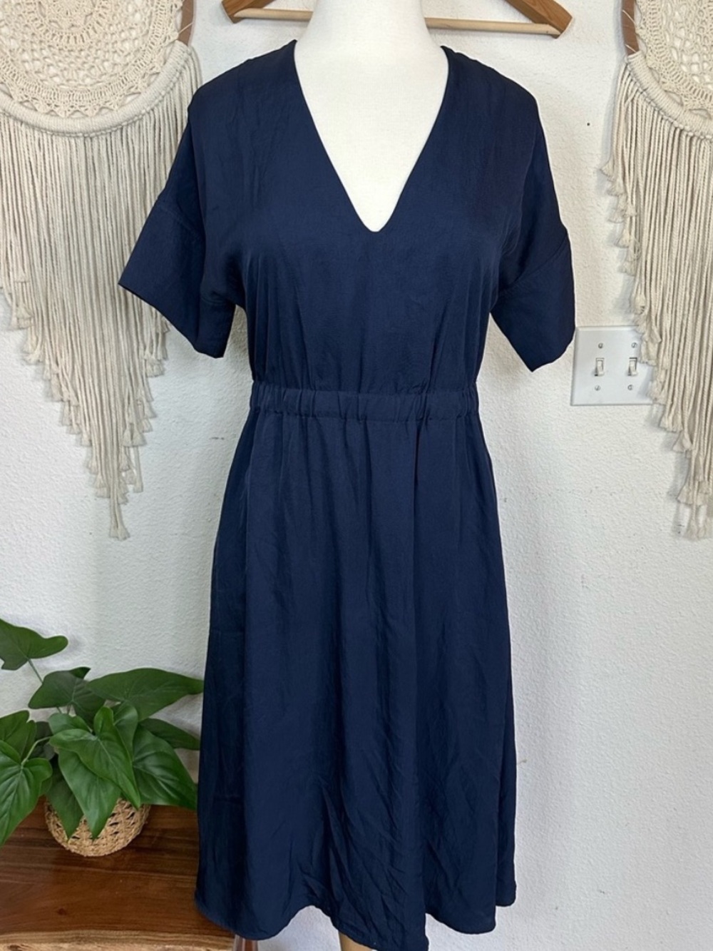 Everlane Navy V‑Neck Lightweight Elastic Waist Midi Dress Size 0
